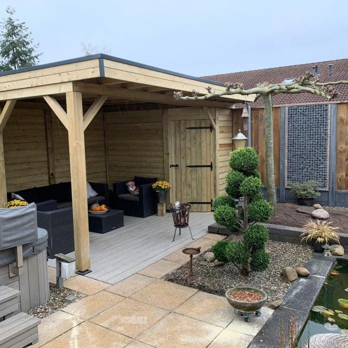 Tuinoverkapping en schutting door Twente Schuttingen geplaatst